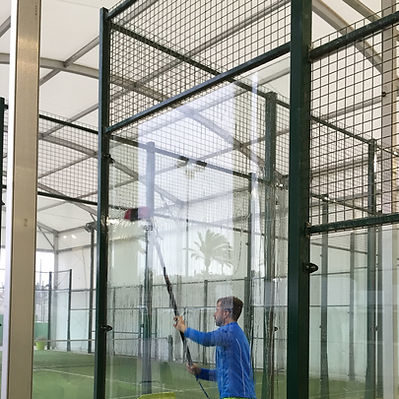 Vidrios de Padel – Servicio de limpieza de cristales